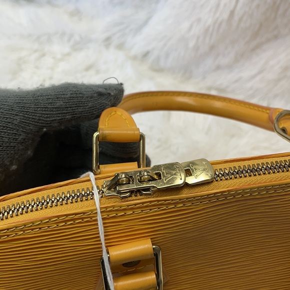 LOUIS VUITTON EPI ALMA PM CITRON AR0947 ‼️FINAL DROP‼️ - Picture 11 of 16